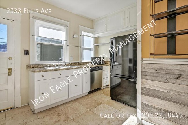 Building Photo - 2333 Ellis Ave