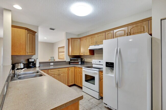 Building Photo - 13814 Yarmouth Dr
