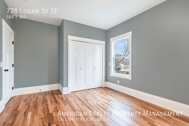 Building Photo - 728 Logan St SE