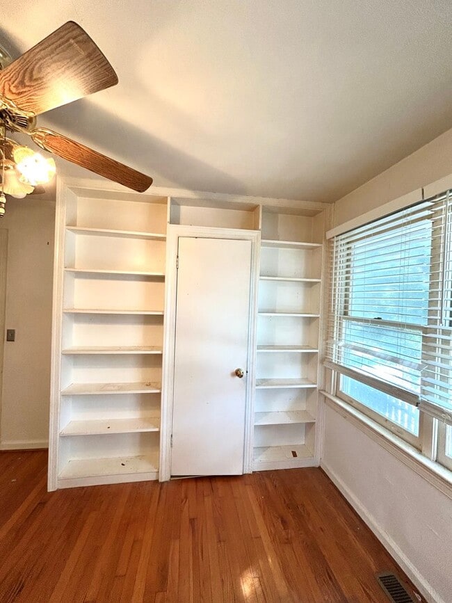 Building Photo - 3 Bed 2 Bath Coastal Living Near the Ocean...