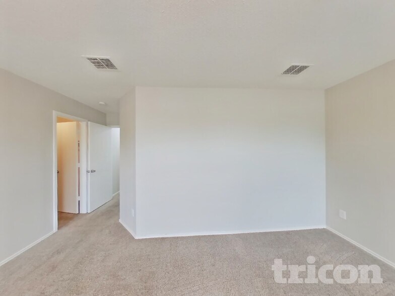 Building Photo - 5021 Village Stone Ct