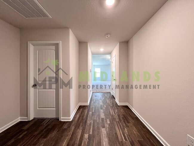 Building Photo - 645 Wild Tulip Ct