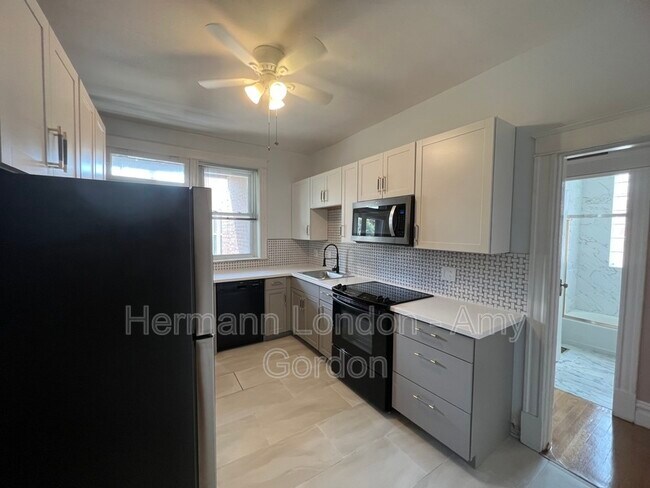Building Photo - 3918 Flad Ave