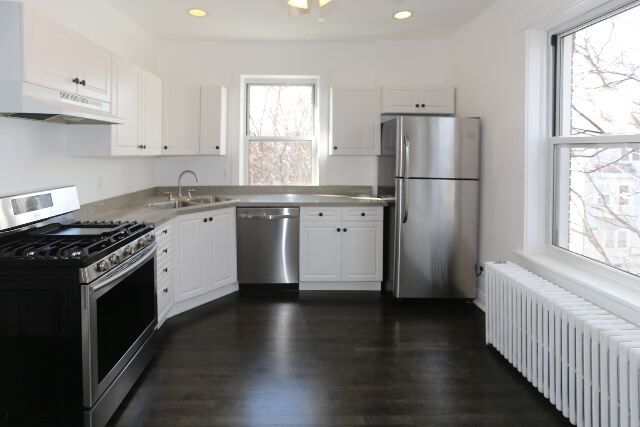 Building Photo - 3221 N Leavitt St