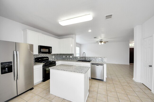 Building Photo - 21738 Sierra Long Dr