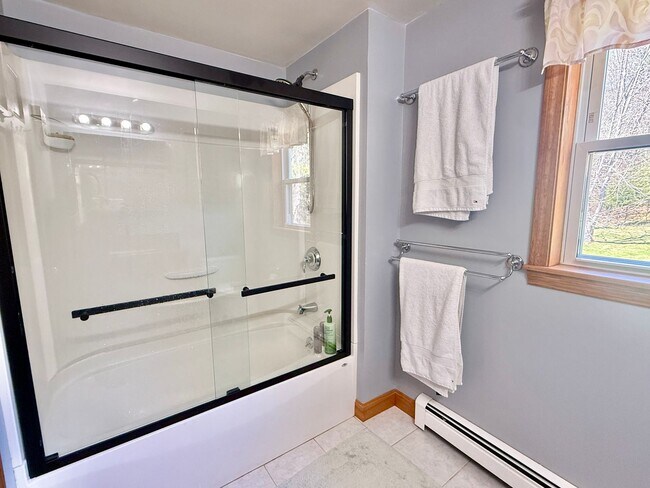 Building Photo - Meticulously Maintained 3BD/2.5BA Home in Quiet Westbrook Neighborhood!