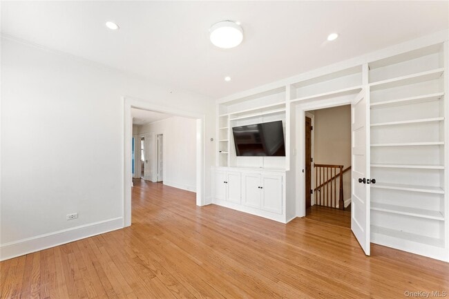 Building Photo - 92 Pocantico St