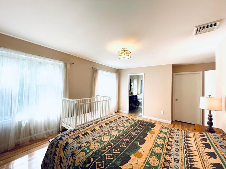 Building Photo - 157 Main St