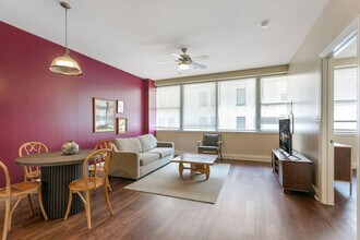 Building Photo - 925 Common St