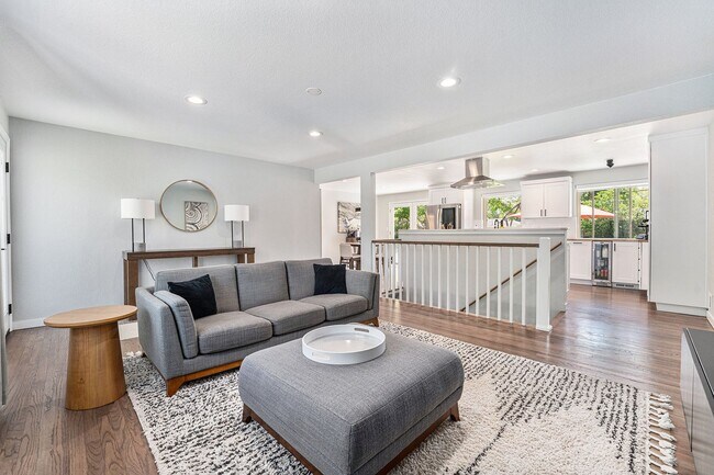 Building Photo - $500 OFF RENT!!!! STUNNING 5BD/3BA Home in...