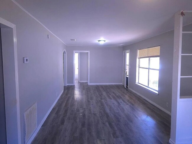 Building Photo - 405 24th St SE