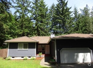 Building Photo - 3-Bed, 2-Bath Duplex with Garage & Private...