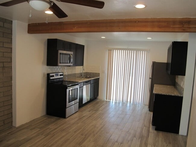 Building Photo - FOR RENT