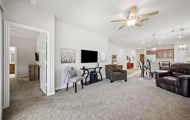 Building Photo - 636 Lazy River Dr