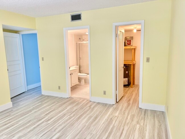 Building Photo - 300 N Hwy A1A