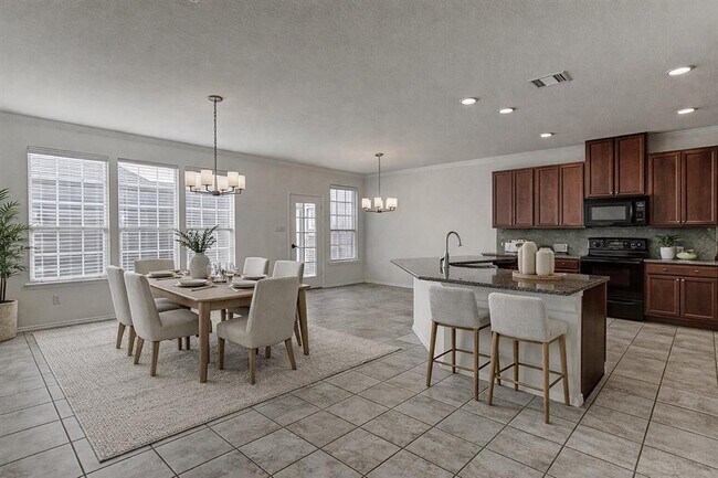Building Photo - 339 Alamosa Dr
