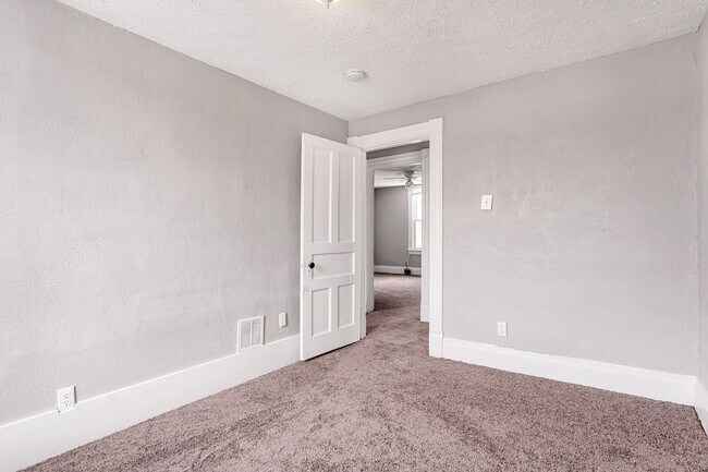 Building Photo - Newly Renovated 4 Bedroom Home in West Lib...