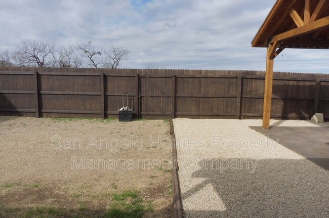 Building Photo - 1217 Elmo Ln