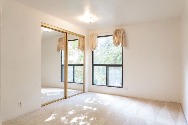 Building Photo - 431 Stonewood Dr