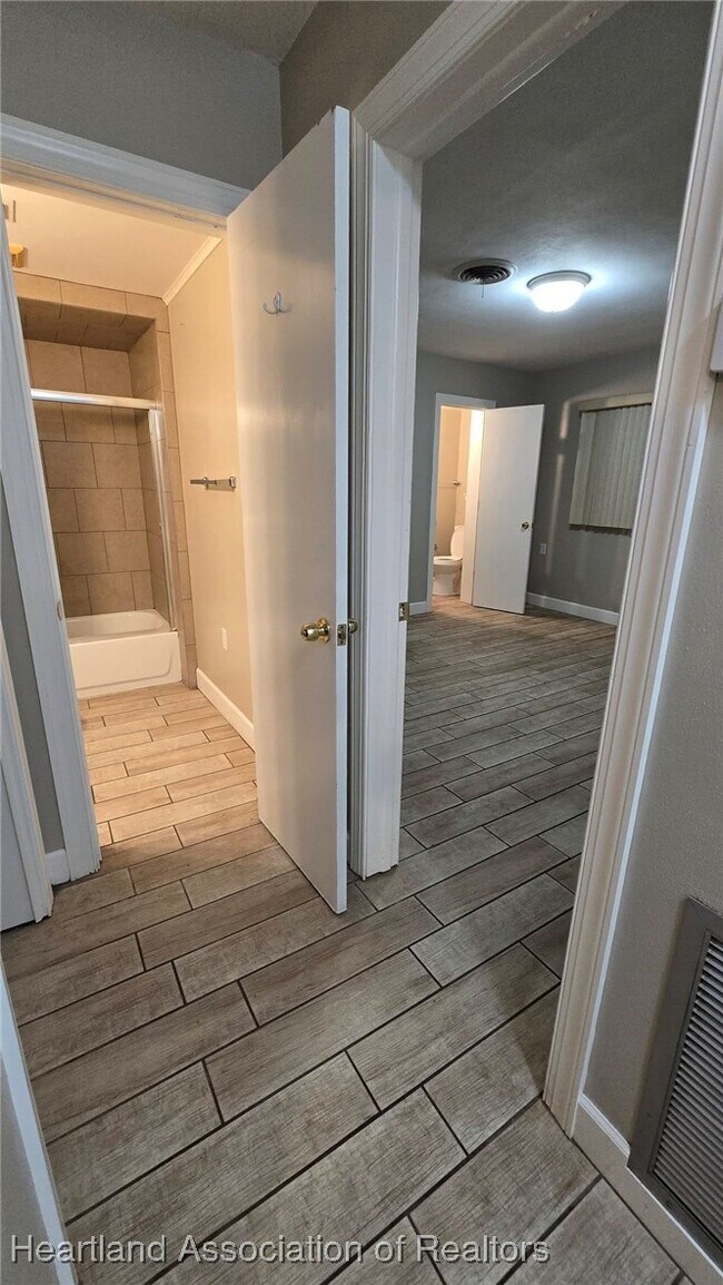 Building Photo - 6321 Lakeside Dr W