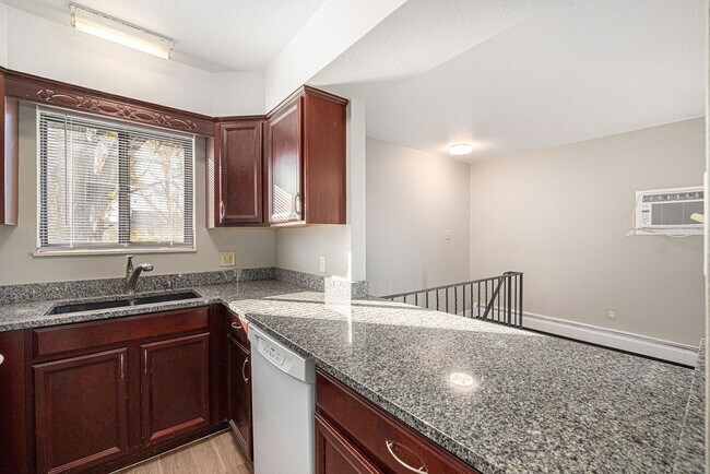 Building Photo - Updated 2 Bed 1 Bath Townhome in HAMPDEN V...