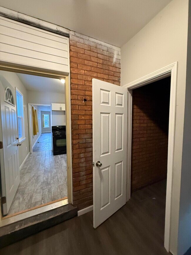 Building Photo - 351 Westminster St