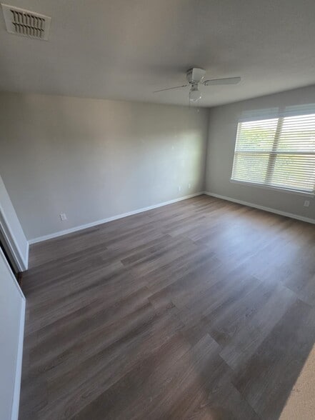 Building Photo - 1336 Glen Garden Dr