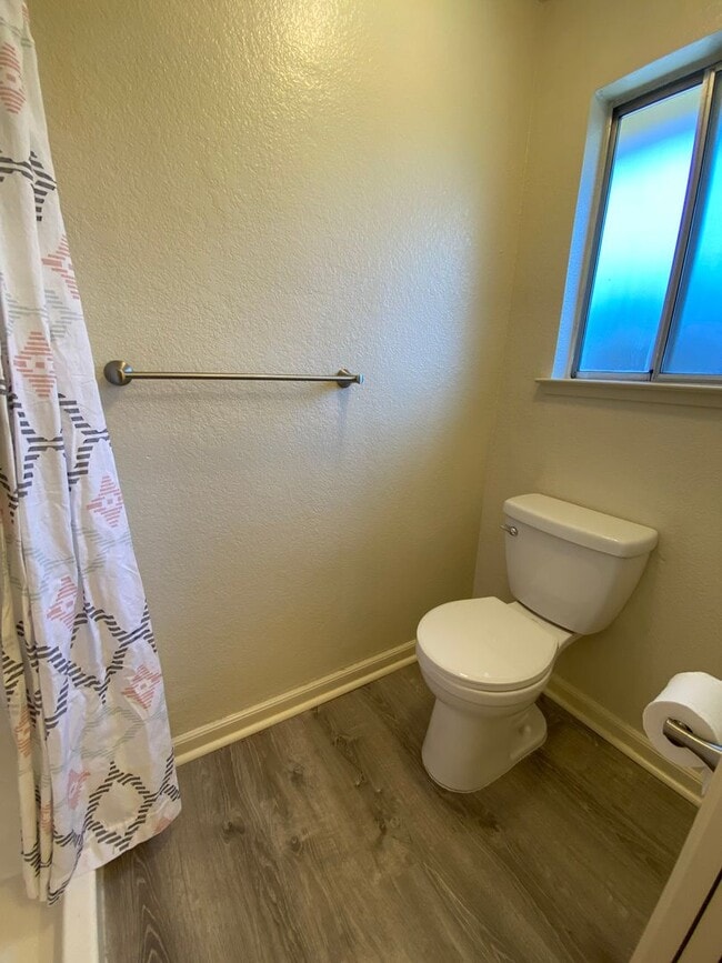 Building Photo - 3 Bedroom / 2 Bath Great Corner Lot in Travis District