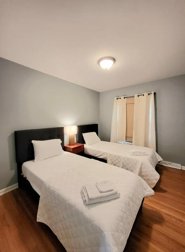 Building Photo - 68 Durrett Dr