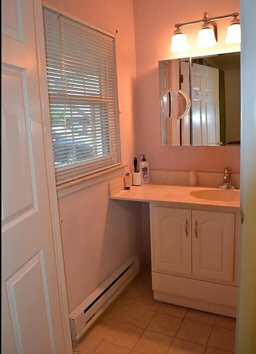 Master Bathroom - 865A Inverness Ct