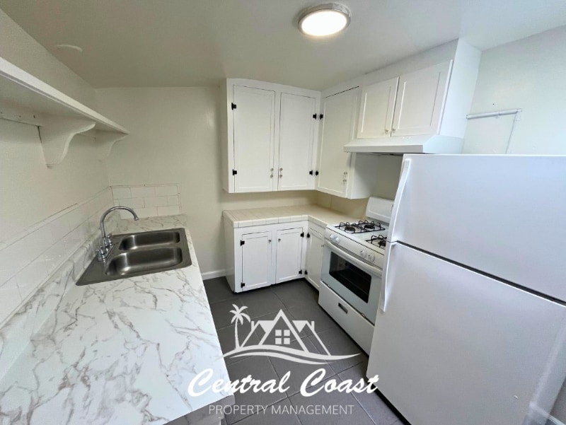 Building Photo - 0 W Jones St