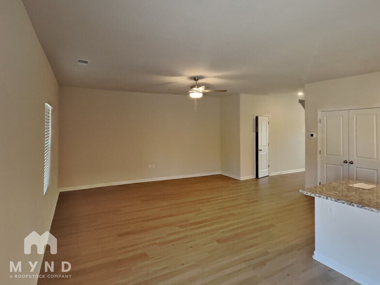 Building Photo - 126 Lightning Dr