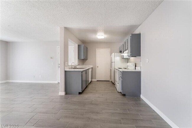 Building Photo - 221 Mission Catalina Ln