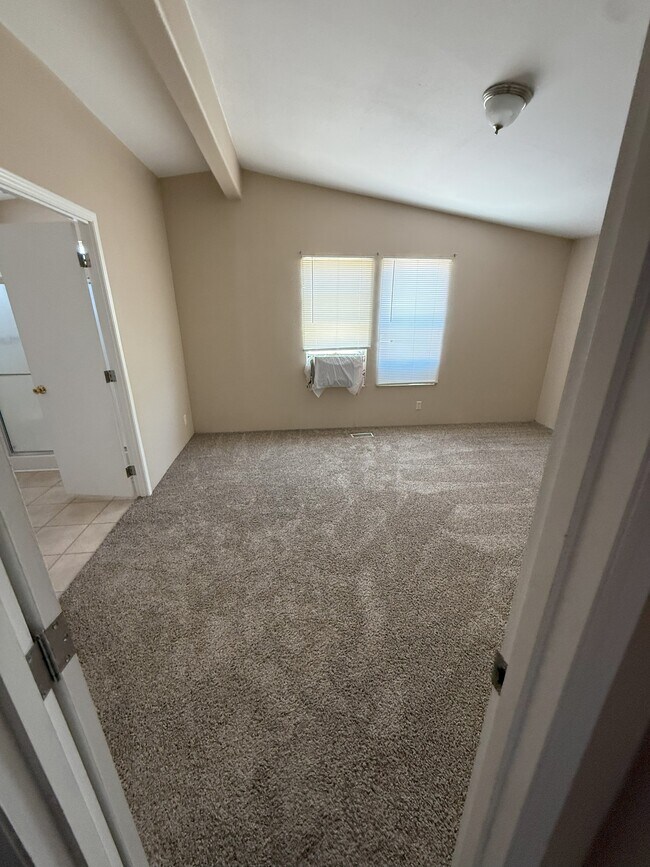 Building Photo - 1632 Sierra Vista Dr