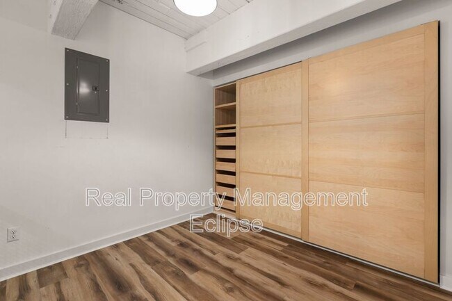Building Photo - 66 Bell St