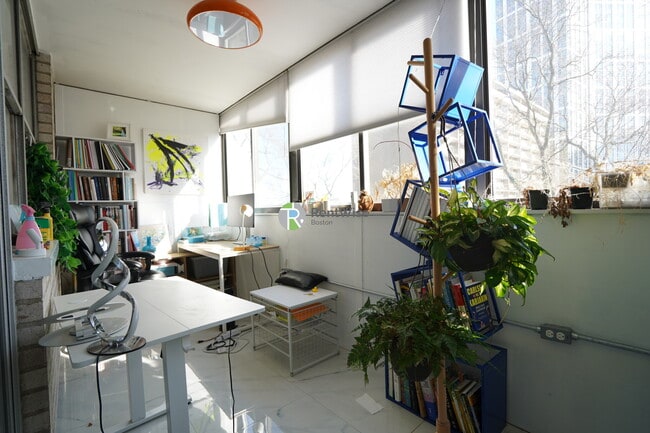 Building Photo - 6 Whittier Pl