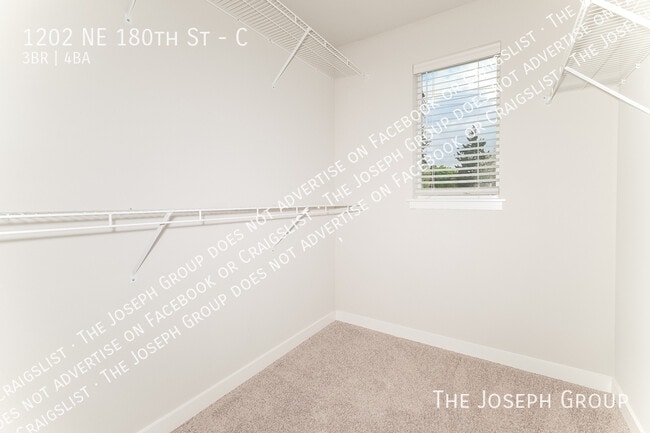 Building Photo - 1202 NE 180th St