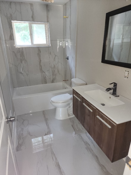 Primary Photo - 390 W Lake Ave NW