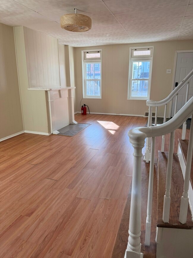 Building Photo - 1116 William St