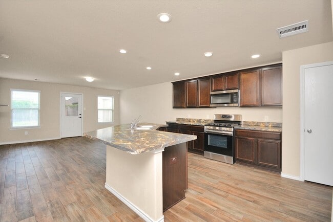 Building Photo - 3210 Aldridge Dr