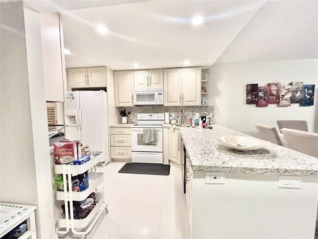 Primary Photo - 3800 Oaks Clubhouse Dr