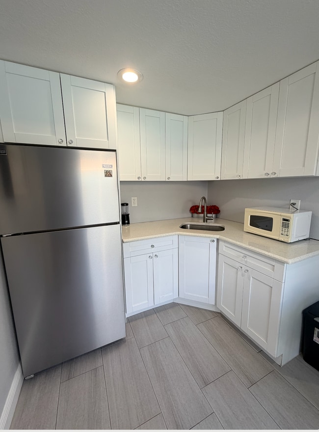 Building Photo - Stadium Studio/  Efficiency