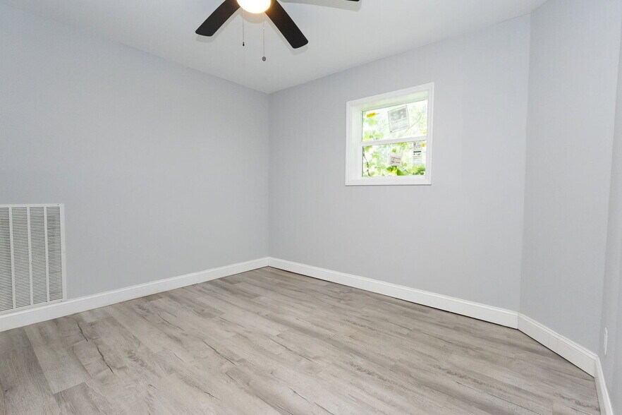 Building Photo - 405 Dempsey Ln