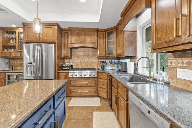 Building Photo - 7425 Kenshire Ln