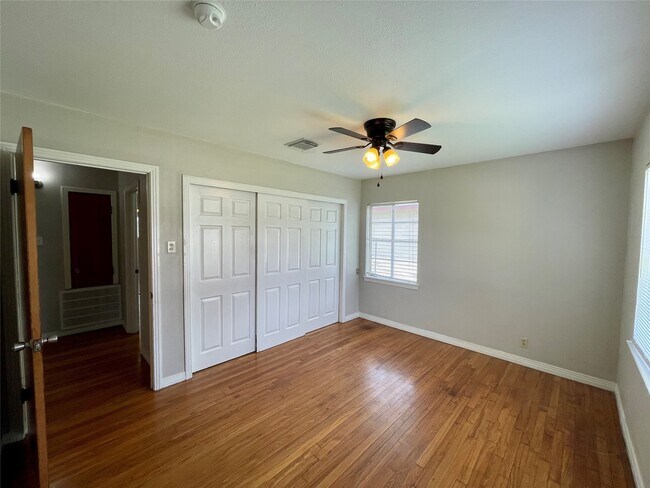 Building Photo - 617 Fostoria Ln