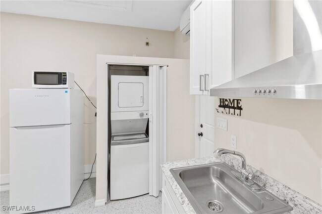 Building Photo - 2740 35th Ave NE