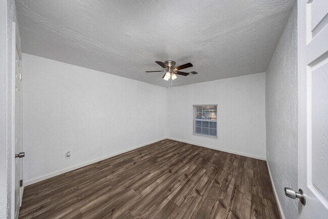 Building Photo - 1702 NW Euclid Ave