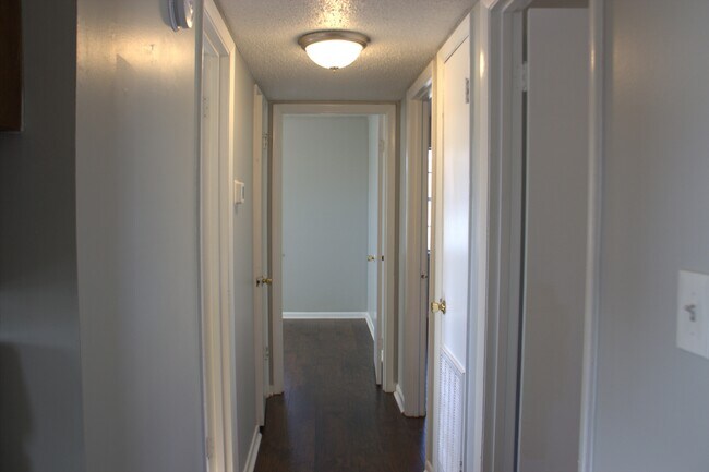 Building Photo - 3202 Gayhart Dr NW