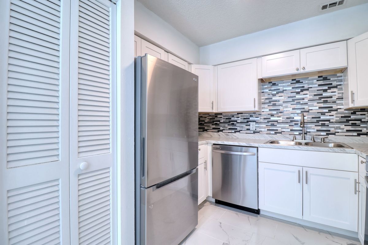 Building Photo - 4004 Cortez Dr