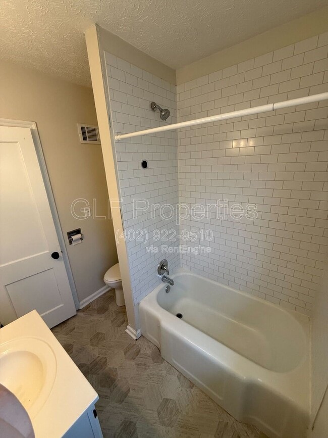 Building Photo - 612 N 13th St